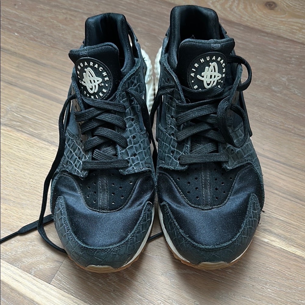 Nike Black Sneakers Huarache Design